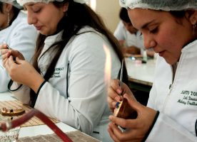 Laboratorista Dental obtiene su primera acreditación