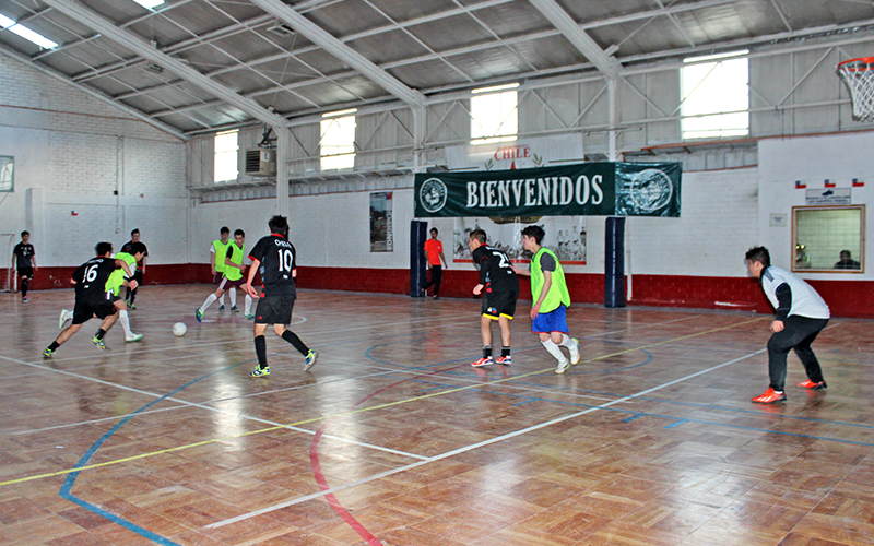 Insuco campeón del Torneo de Futsal para 4tos medios organizado por Santo Tomás Punta Arenas