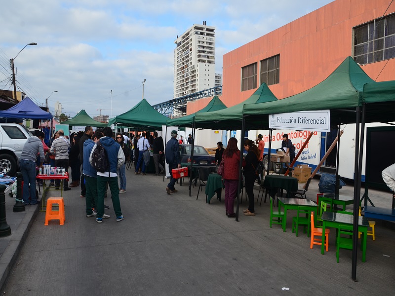 Mechones pintaron murales en campamentos
