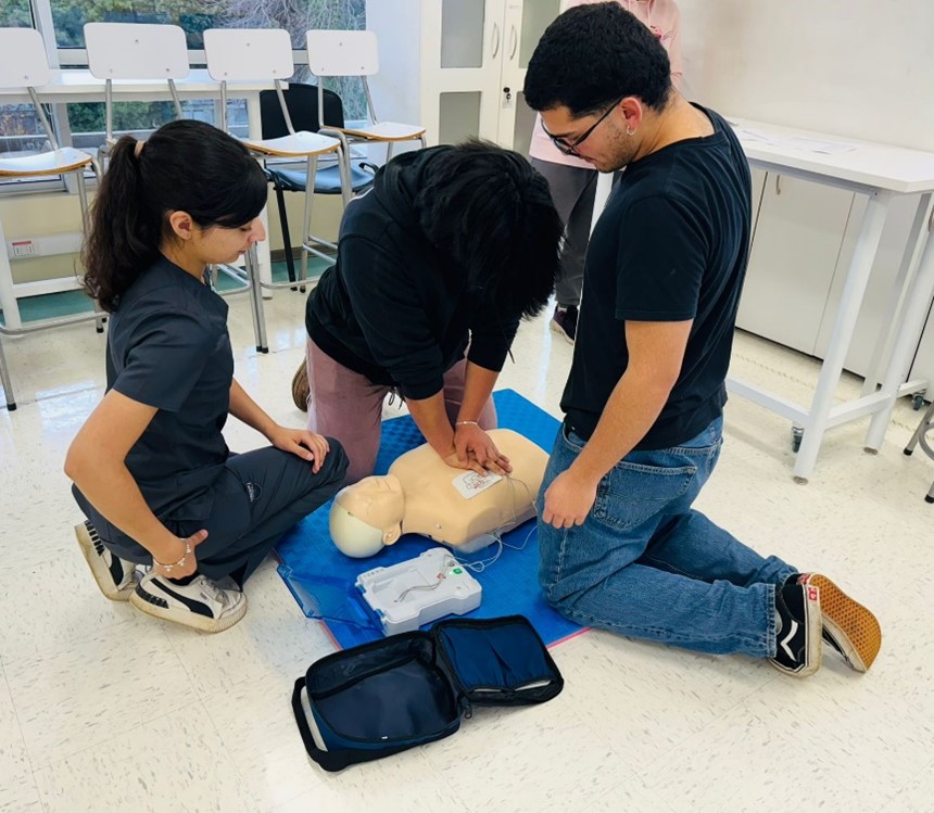 Centro de Simulación Clínica de la Universidad Santo Tomás Temuco culminó exitosa semana de Talleres de RCP y Uso de DEA